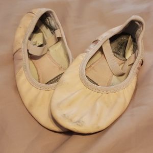 Girls size 3 Light pink ballet shoes